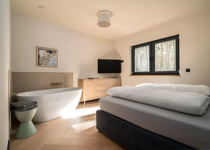 펜션 Waldvilla Haus Gustav Am Ostseestrand 루브민