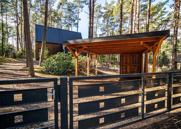 펜션 Waldvilla Haus Gustav Am Ostseestrand 루브민